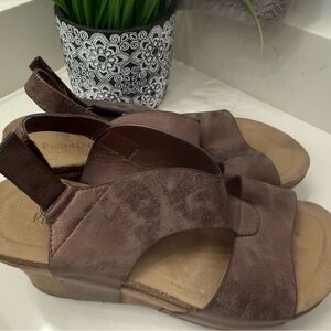 Pierre Dumas size 10 wedges